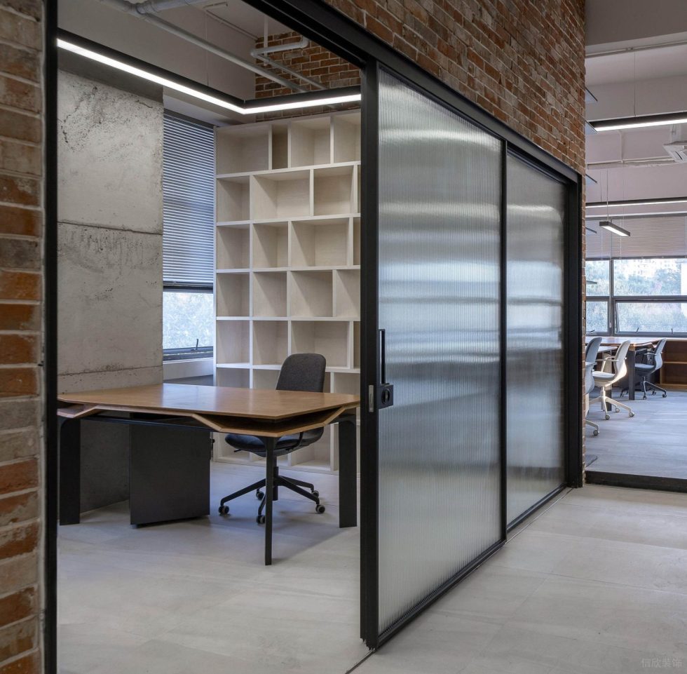 美式工業風辦公室裝修設計冷色調經理辦公室 美式工業風辦公室裝修設計冷色調經理辦公室