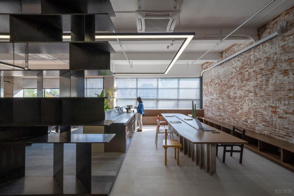 美式工業風辦公室裝修設計暖色調開放式會議區 美式工業風辦公室裝修設計暖色調開放式會議區