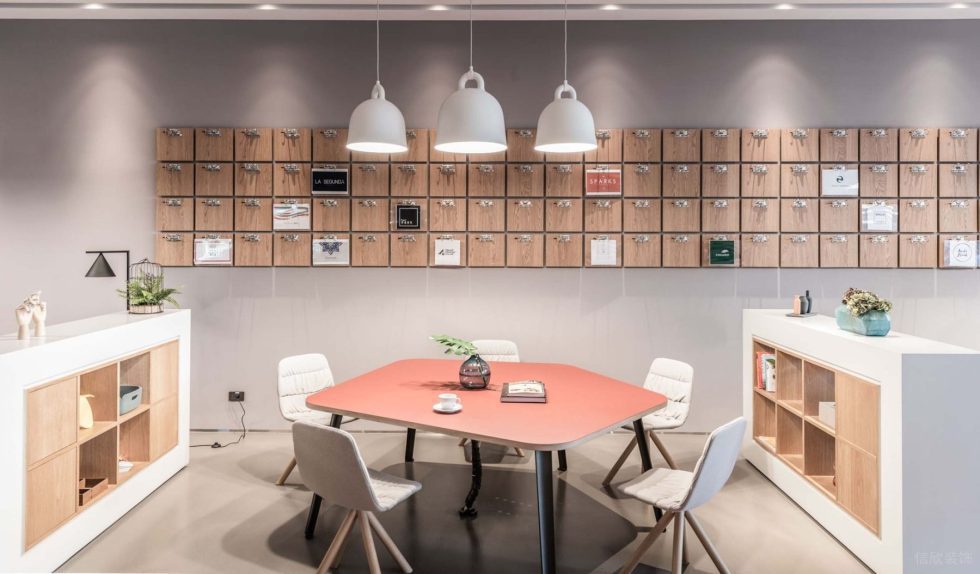 木色簡約風辦公室裝修案例洽談區淺灰色墻面 木色簡約風辦公室裝修案例洽談區淺灰色墻面