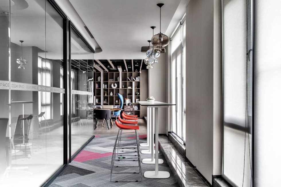 淺色調科幻現代風辦公室裝修設計白色吧臺 淺色調科幻現代風辦公室裝修設計白色吧臺