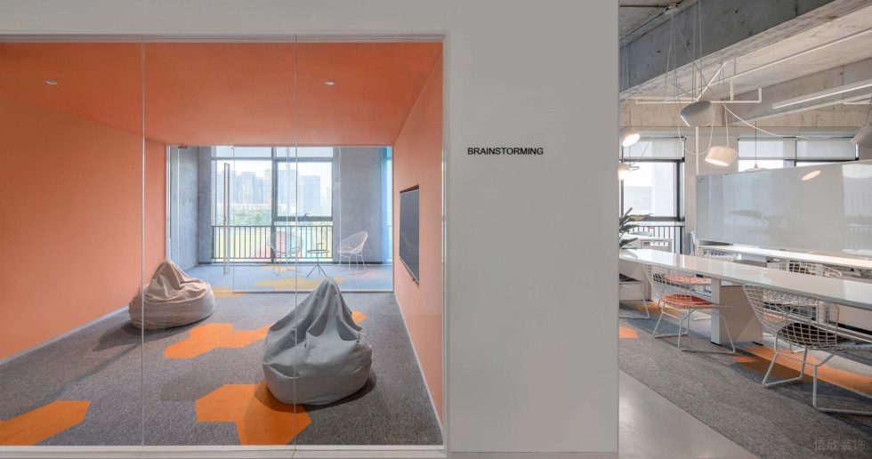 時(shí)尚極簡風(fēng)辦公室裝修設(shè)計(jì)橙色調(diào)休息室 時(shí)尚極簡風(fēng)辦公室裝修設(shè)計(jì)橙色調(diào)休息室