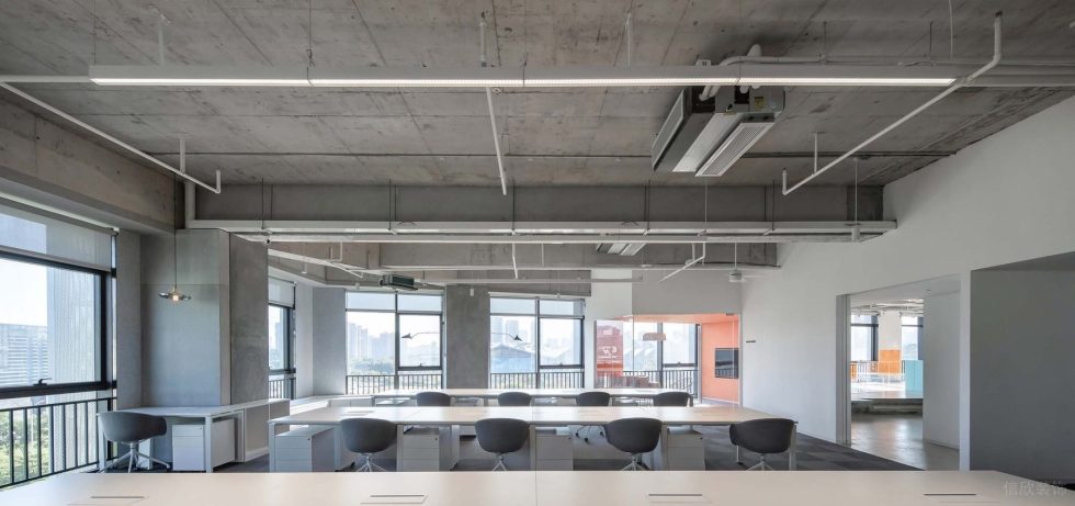 時(shí)尚極簡風(fēng)辦公室裝修設(shè)計(jì)純白色辦公桌 時(shí)尚極簡風(fēng)辦公室裝修設(shè)計(jì)純白色辦公桌