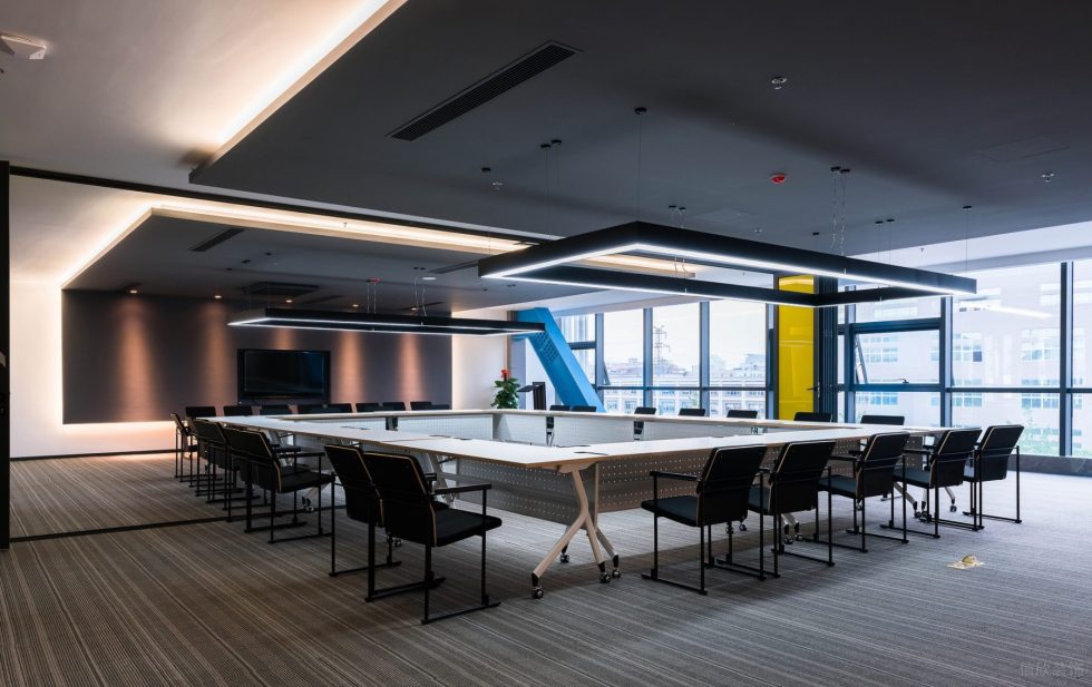 深色現(xiàn)代風(fēng)辦公室裝修設(shè)計灰色會議室 深色現(xiàn)代風(fēng)辦公室裝修設(shè)計灰色會議室
