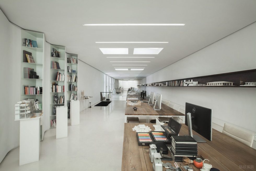 素雅極簡風(fēng)辦公室裝修設(shè)計白色平頂石膏板天花 素雅極簡風(fēng)辦公室裝修設(shè)計白色平頂石膏板天花