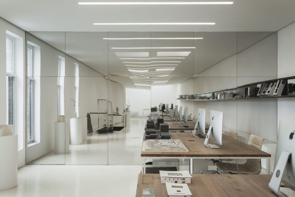 素雅極簡風(fēng)辦公室裝修設(shè)計鏡面不銹鋼背景墻 素雅極簡風(fēng)辦公室裝修設(shè)計鏡面不銹鋼背景墻