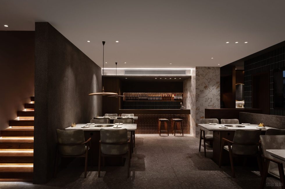 現(xiàn)代輕奢風(fēng)火鍋店木質(zhì)吧臺(tái)搭大理石墻面設(shè)計(jì)效果圖