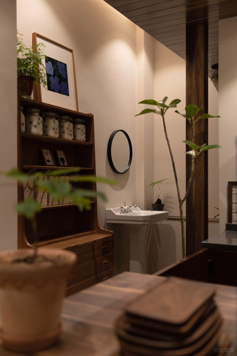 原木風(fēng)咖啡店簡(jiǎn)約洗手池裝修設(shè)計(jì)