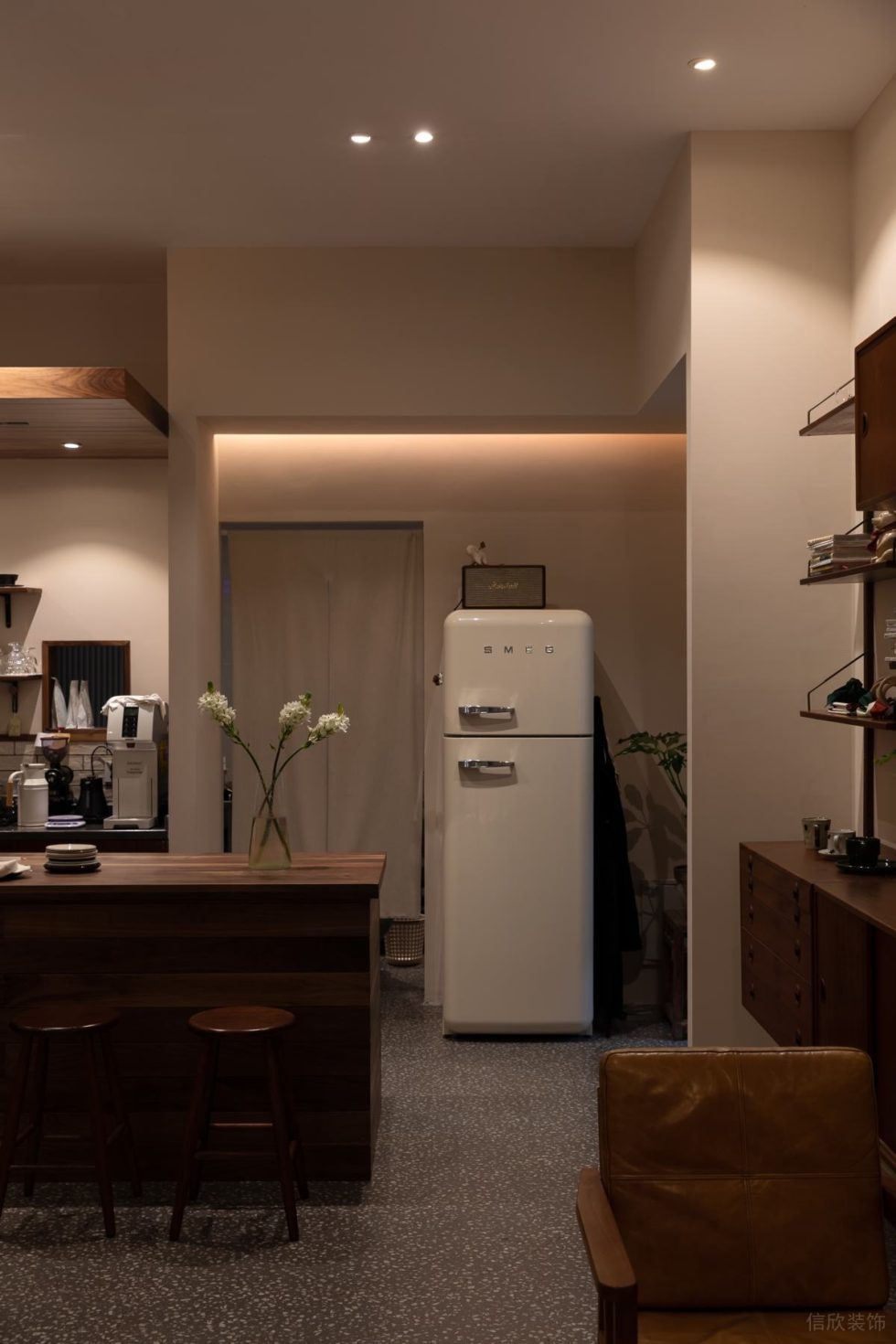 原木風(fēng)咖啡店暖白燈光、暗藏?zé)魩аb修設(shè)計(jì)