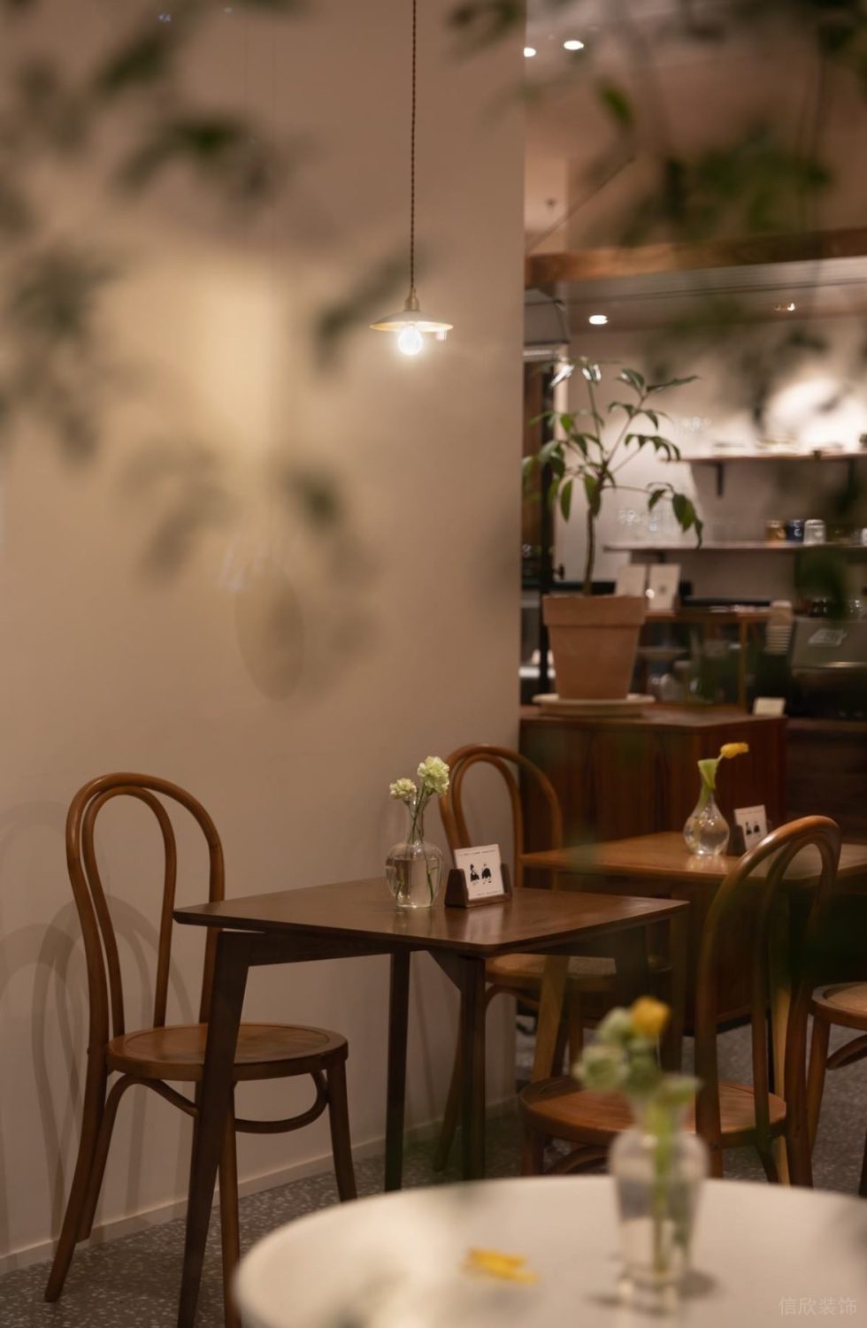 原木風(fēng)咖啡店人體工程學(xué)座椅裝修設(shè)計(jì)