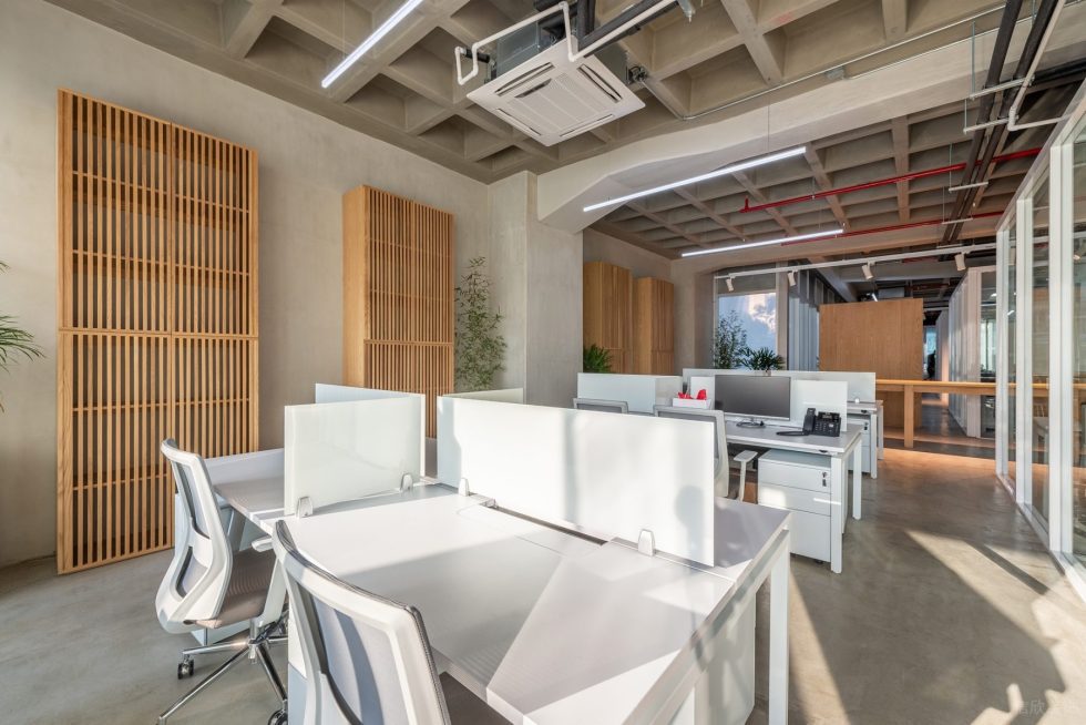 原木工業風辦公室裝修設計白色辦公桌 原木工業風辦公室裝修設計白色辦公桌