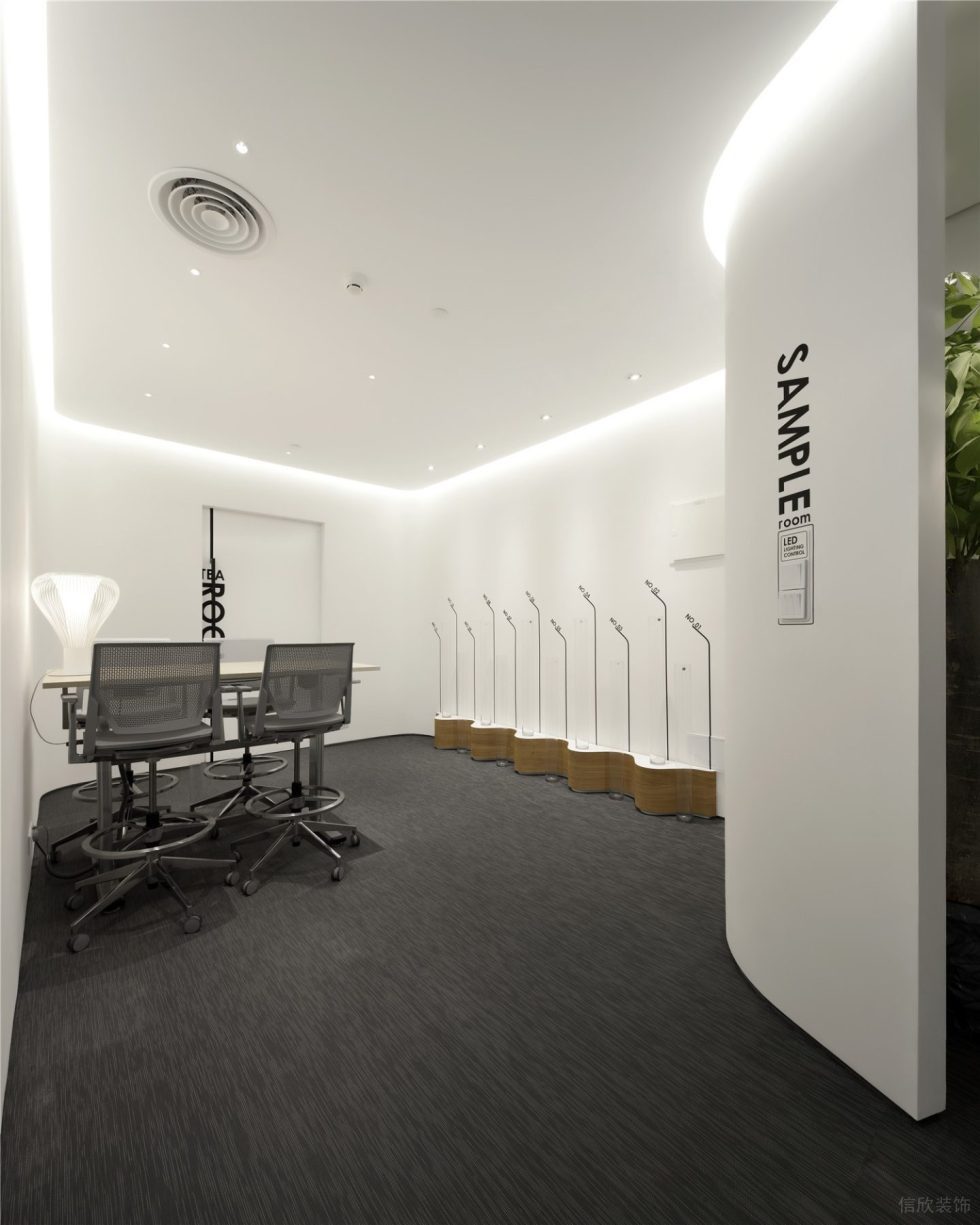 灰白色現(xiàn)代風辦公室裝修設計灰白色洽談室 灰白色現(xiàn)代風辦公室裝修設計灰白色洽談室