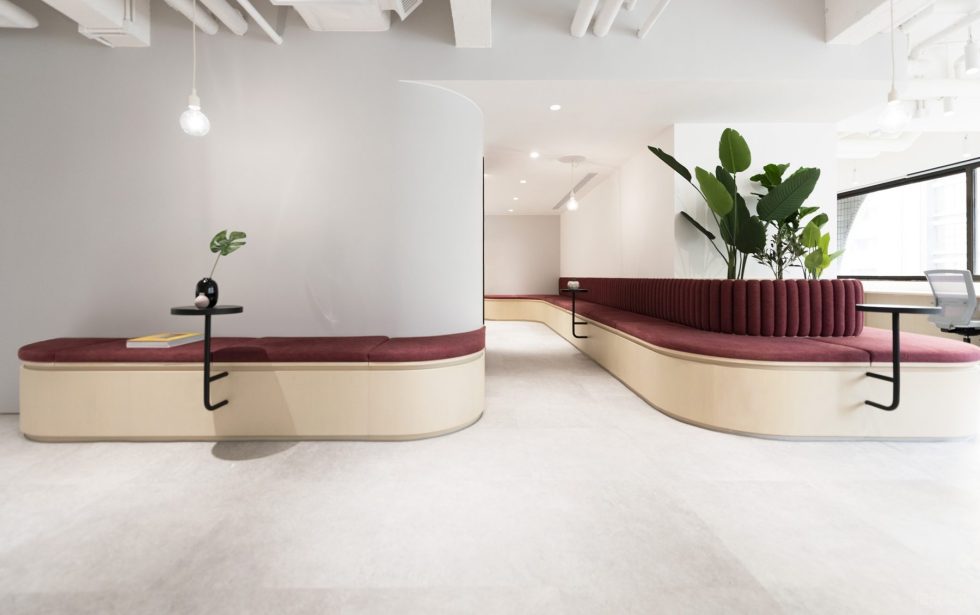 紅色簡約風辦公室裝修設計紅色弧形定制沙發 紅色簡約風辦公室裝修設計紅色弧形定制沙發