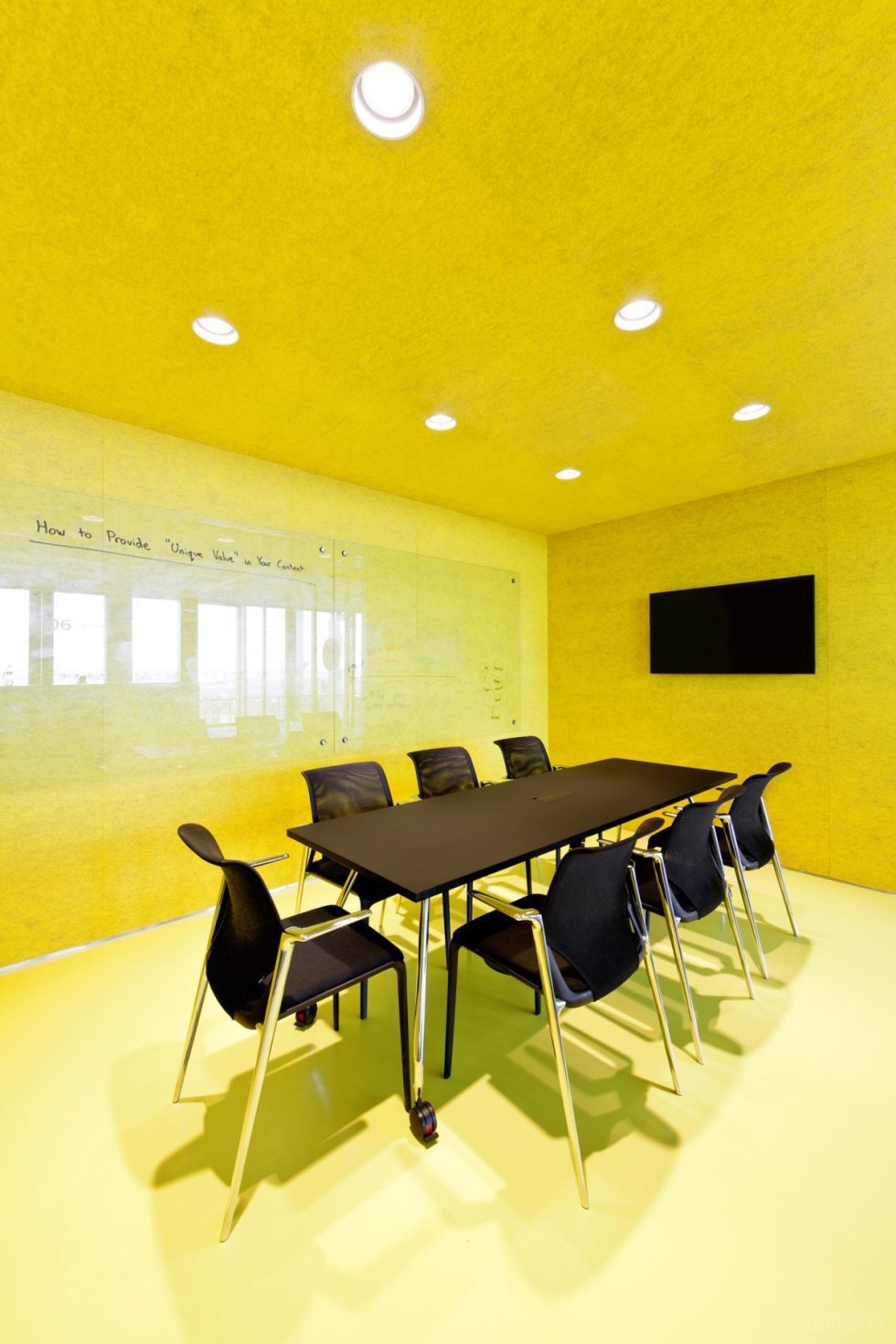 簡約混搭風(fēng)辦公室裝修設(shè)計黃色小型會議室 簡約混搭風(fēng)辦公室裝修設(shè)計黃色小型會議室