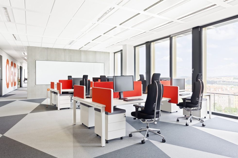 簡約混搭風(fēng)辦公室裝修設(shè)計灰白色工作區(qū) 簡約混搭風(fēng)辦公室裝修設(shè)計灰白色工作區(qū)