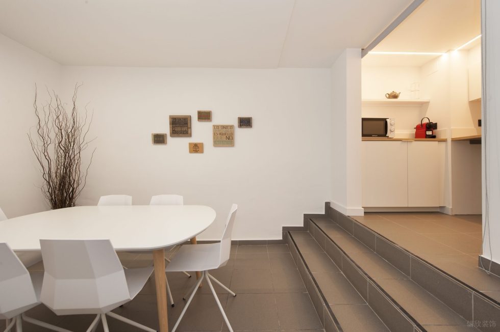 暖白色極簡風(fēng)辦公室裝修設(shè)計暖白色茶水間