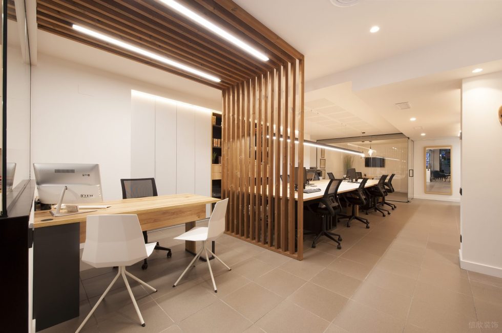 暖白色極簡風(fēng)辦公室裝修設(shè)計暖白色工作區(qū)