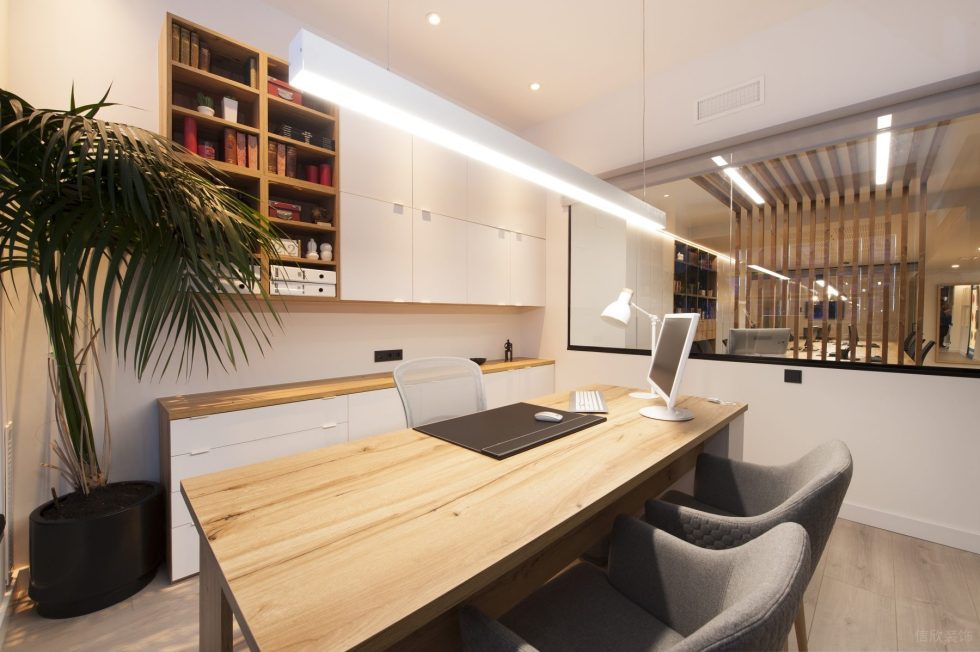 暖白色極簡風(fēng)辦公室裝修設(shè)計(jì)暖白色總經(jīng)理辦公室