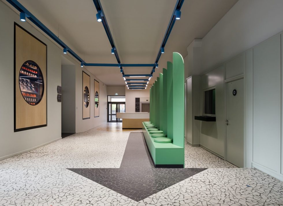 奇趣簡(jiǎn)約風(fēng)辦公室裝修設(shè)計(jì)綠色定制沙發(fā)等候區(qū)