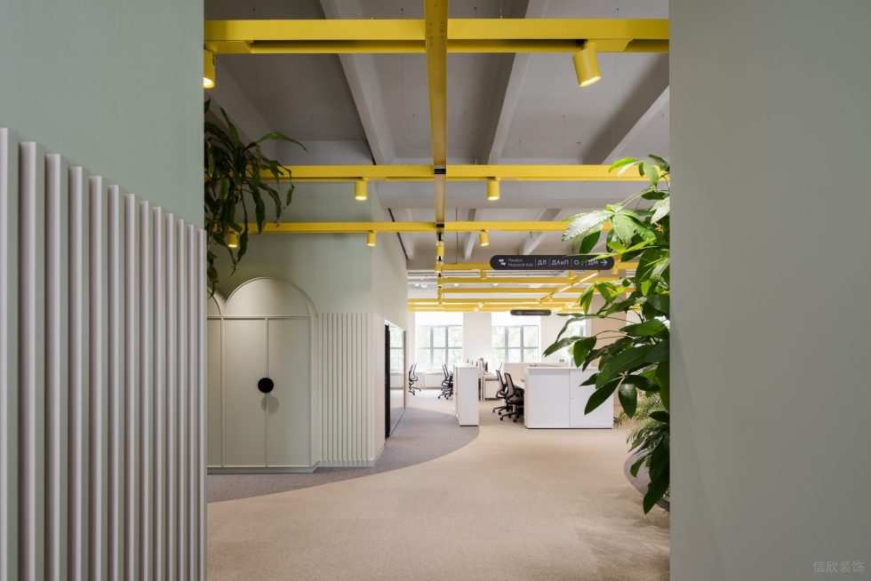 奇趣簡約風(fēng)辦公室裝修設(shè)計淺色系辦公區(qū)效果圖