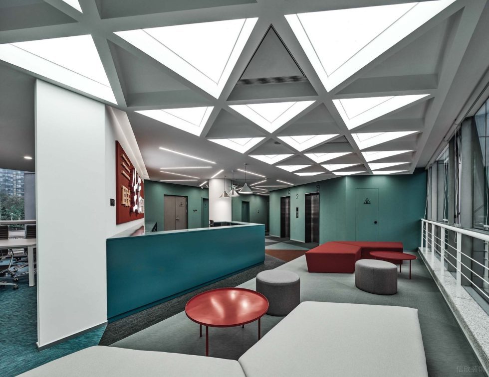 深青色現(xiàn)代風辦公室裝修設計深青色前廳 深青色現(xiàn)代風辦公室裝修設計深青色前廳