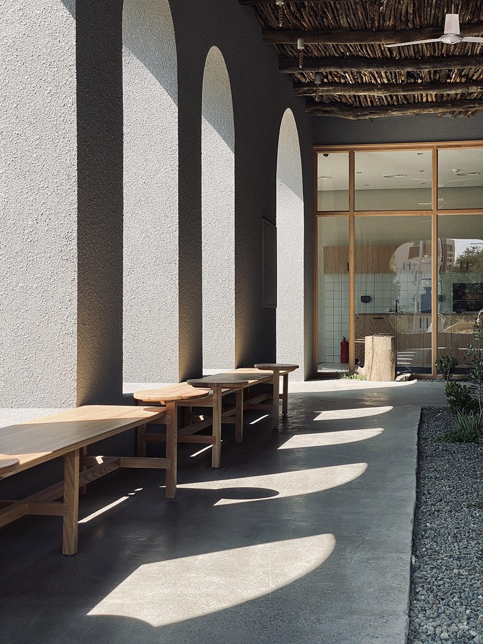 舒適自然感咖啡店暖陽氛圍散客區設計效果圖