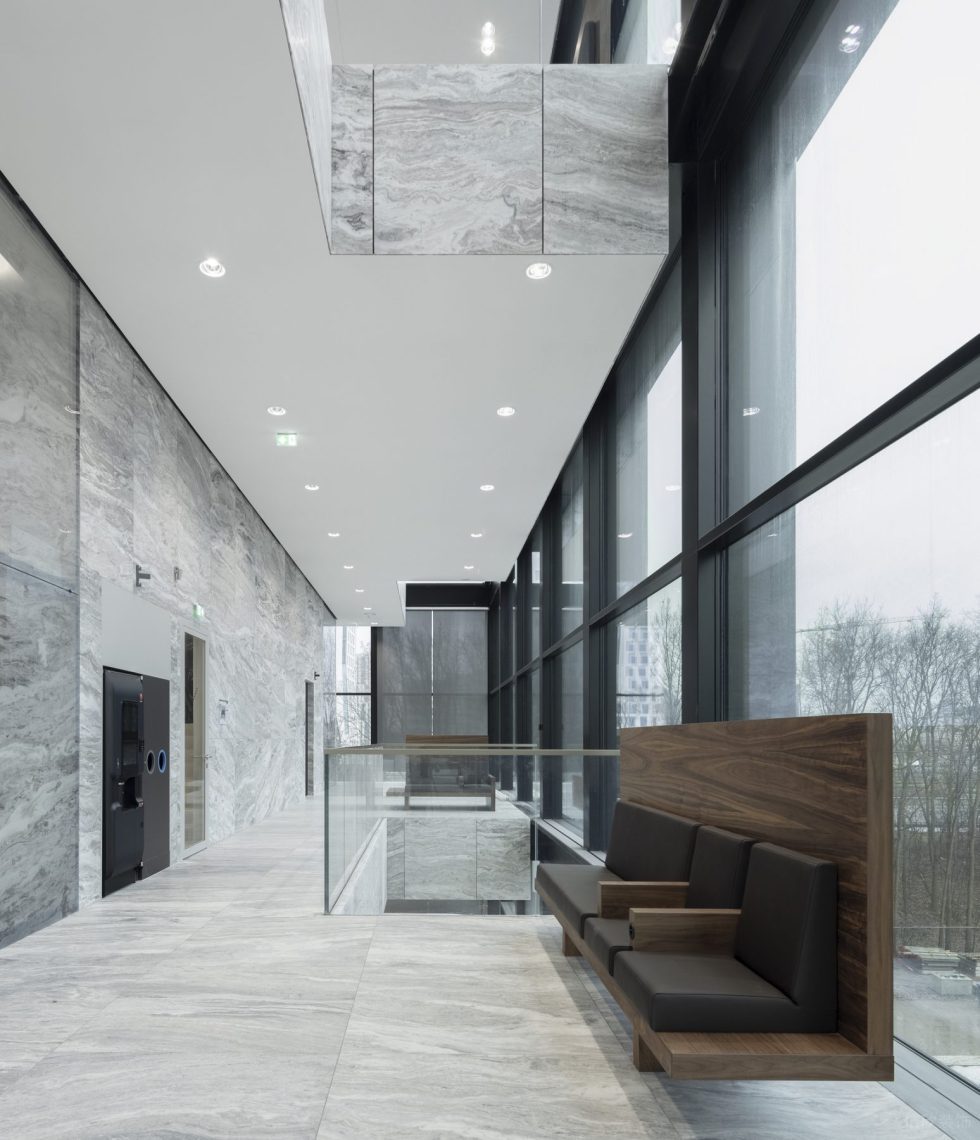 素雅現代風辦公室裝修設計深木色過道休息區 素雅現代風辦公室裝修設計深木色過道休息區