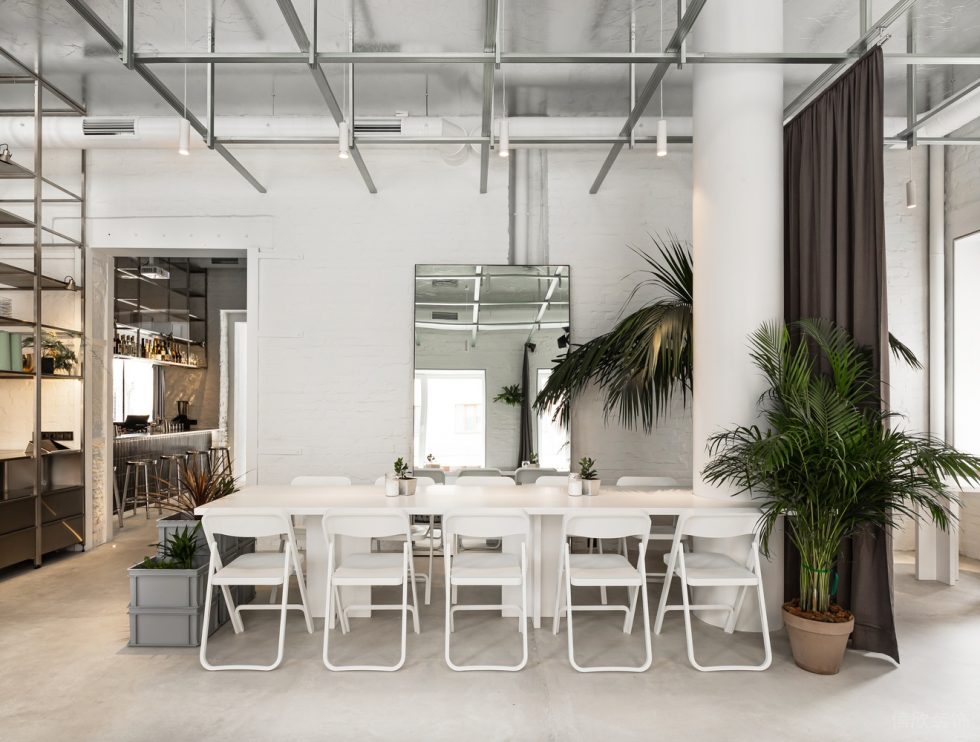 現(xiàn)代極簡風(fēng)咖啡廳雅座區(qū)奶白色餐桌椅裝修效果圖