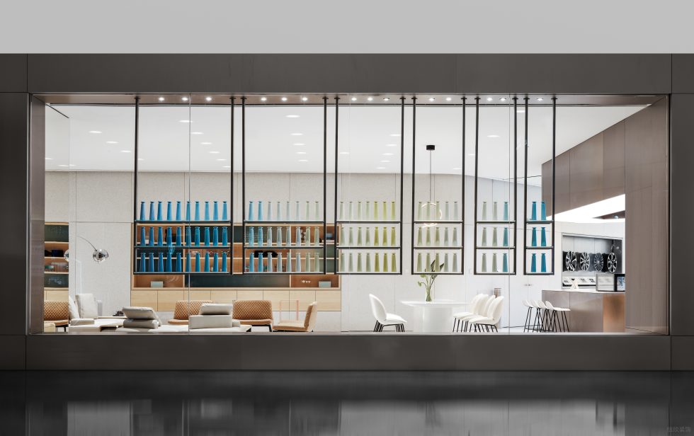 現代時尚汽車展廳裝修案例 接待區外立面圖