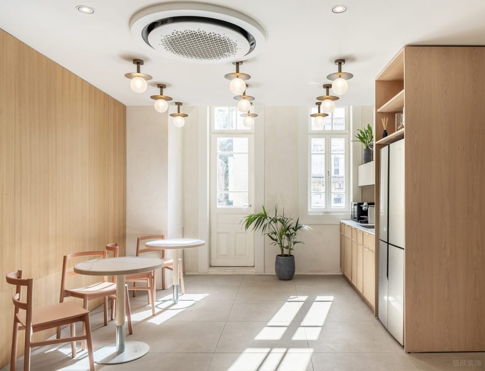 自然簡約風辦公室裝修設計白木色茶水間 自然簡約風辦公室裝修設計白木色茶水間