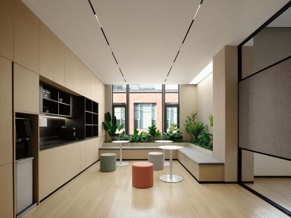 淡雅色簡約現代風辦公室裝修設計淺木色茶水間 淡雅色簡約現代風辦公室裝修設計淺木色茶水間