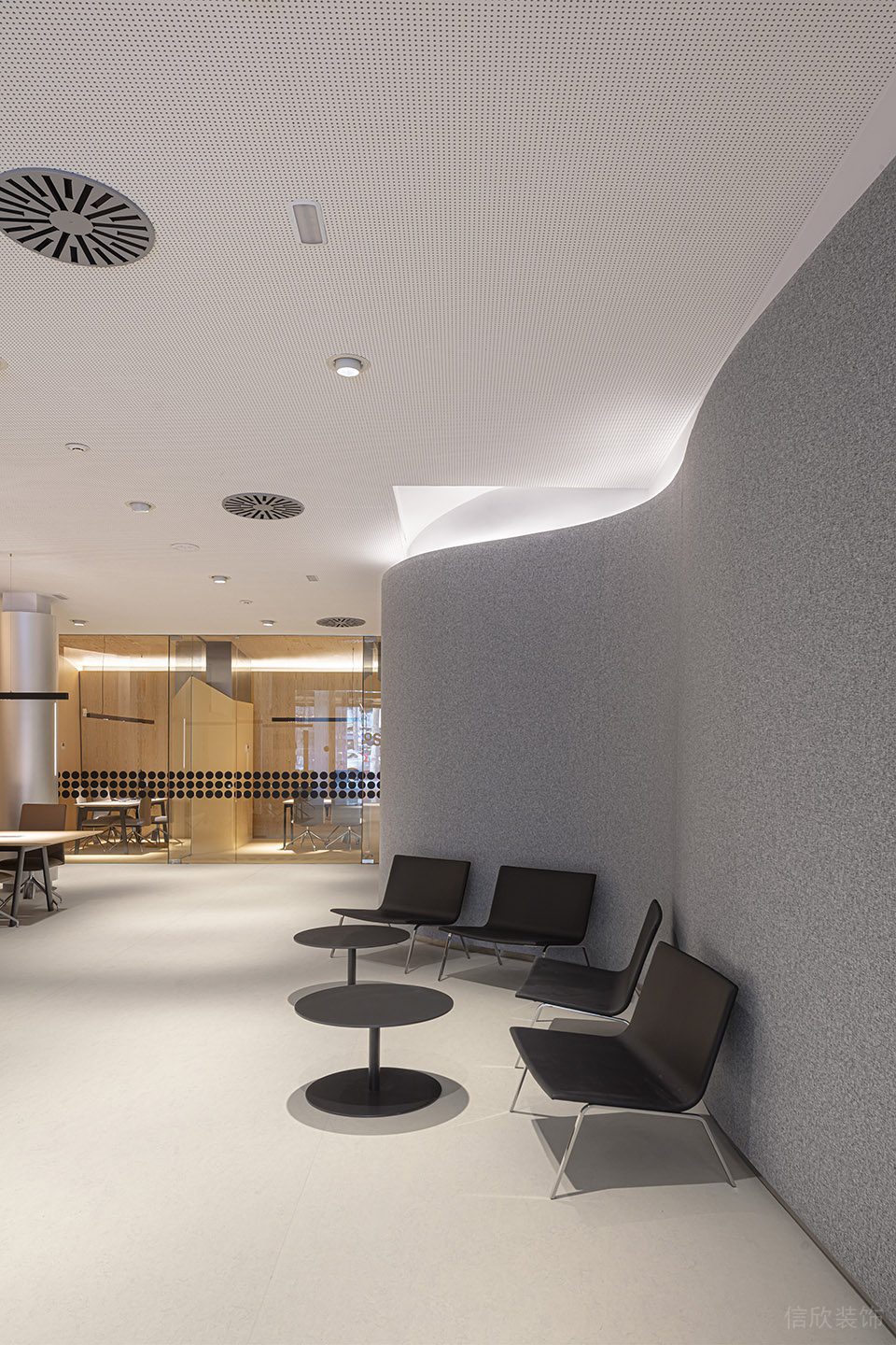 純樸色現代簡約風辦公室裝修設計黑色單椅 純樸色現代簡約風辦公室裝修設計黑色單椅