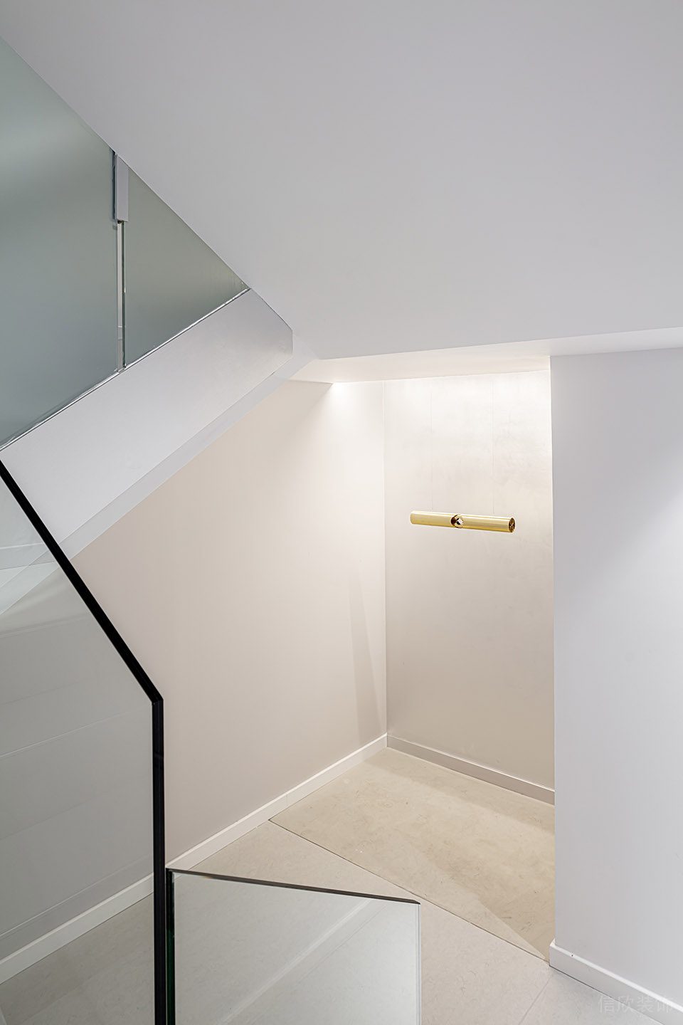 純樸色現代簡約風辦公室裝修設計白色樓梯間 純樸色現代簡約風辦公室裝修設計白色樓梯間