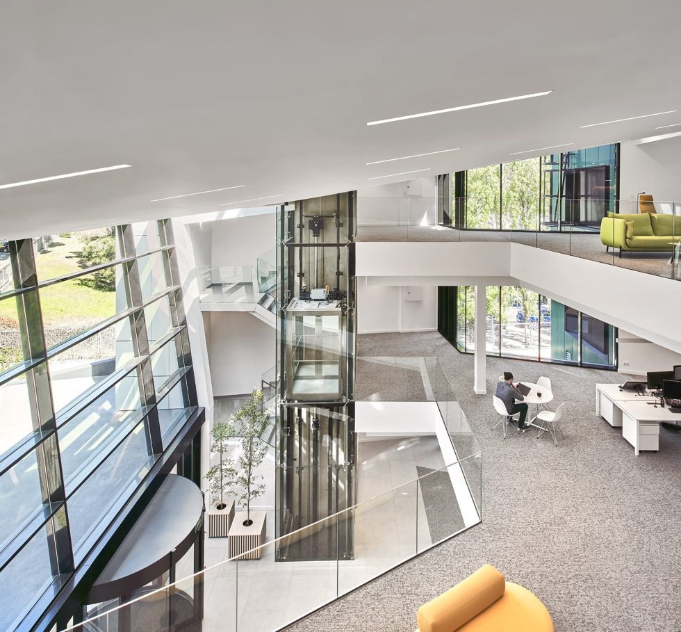 清淡色現(xiàn)代簡約風(fēng)辦公室裝修設(shè)計灰白色中空大堂