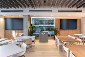 清新現(xiàn)代風(fēng)辦公室裝修設(shè)計(jì)原木色會(huì)客洽談室效果圖