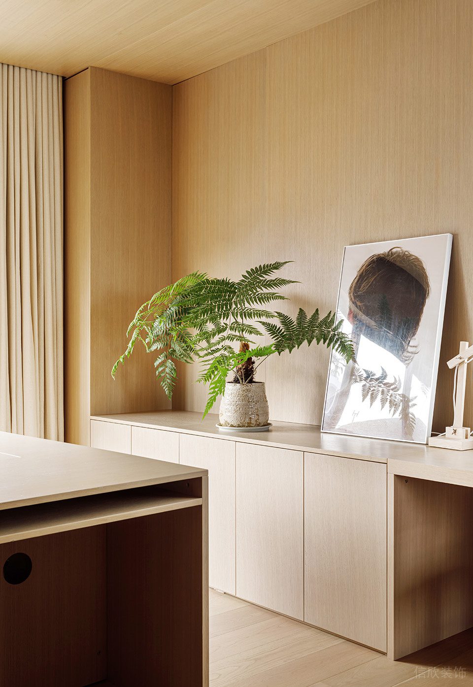 淡色原木簡約風辦公室裝修設計原木色裝飾矮柜 淡色原木簡約風辦公室裝修設計原木色裝飾矮柜