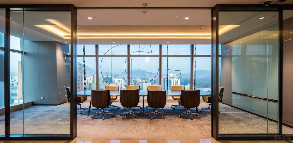 暖色調(diào)現(xiàn)代輕奢風辦公室裝修設(shè)計暖灰色會議室 暖色調(diào)現(xiàn)代輕奢風辦公室裝修設(shè)計暖灰色會議室