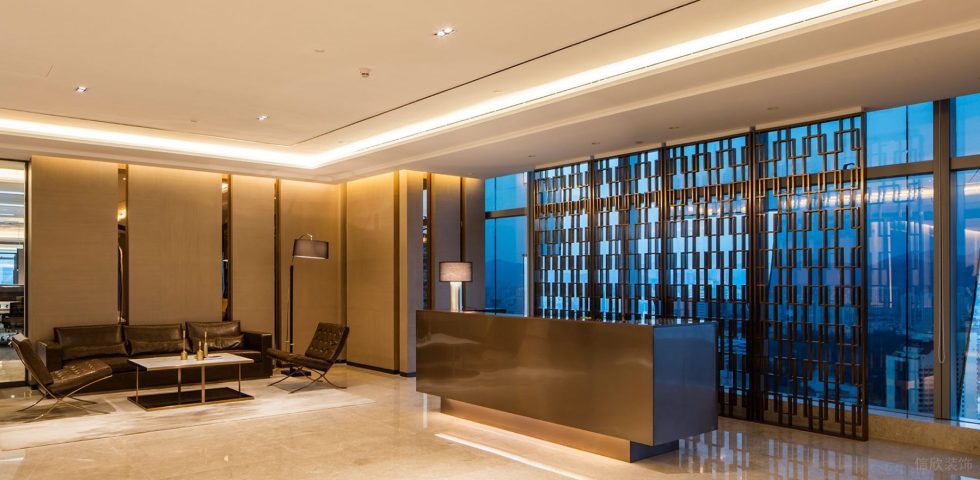 暖色調(diào)現(xiàn)代輕奢風辦公室裝修設(shè)計深色系接待處 暖色調(diào)現(xiàn)代輕奢風辦公室裝修設(shè)計深色系接待處