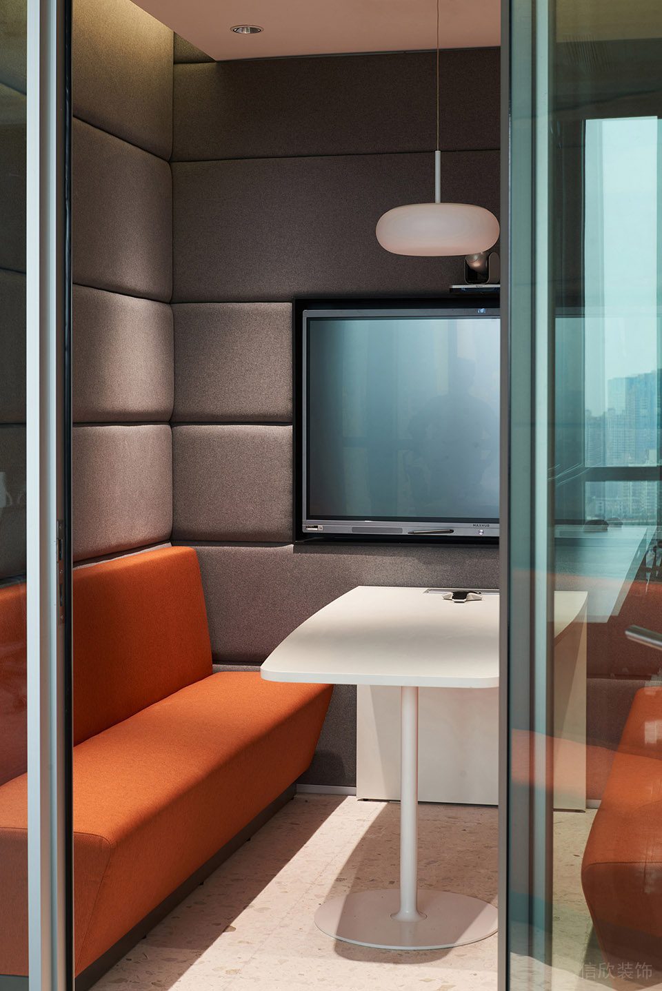 暖色黑白灰極簡風(fēng)辦公室裝修設(shè)計(jì)灰色調(diào)洽談室 暖色黑白灰極簡風(fēng)辦公室裝修設(shè)計(jì)灰色調(diào)洽談室