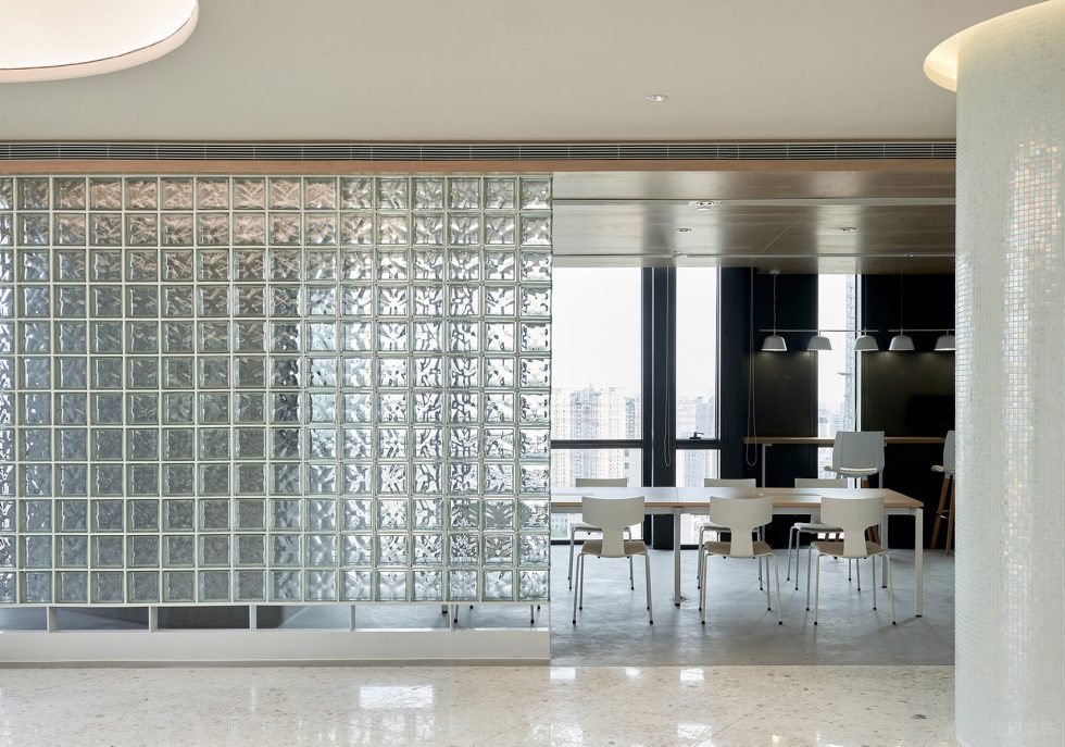 暖色黑白灰極簡風(fēng)辦公室裝修設(shè)計(jì)米白色過道 暖色黑白灰極簡風(fēng)辦公室裝修設(shè)計(jì)米白色過道