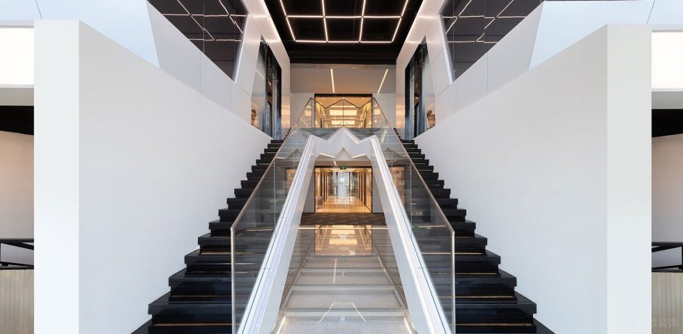 暖色現代風辦公室裝修設計黑白色樓梯過道 暖色現代風辦公室裝修設計黑白色樓梯過道