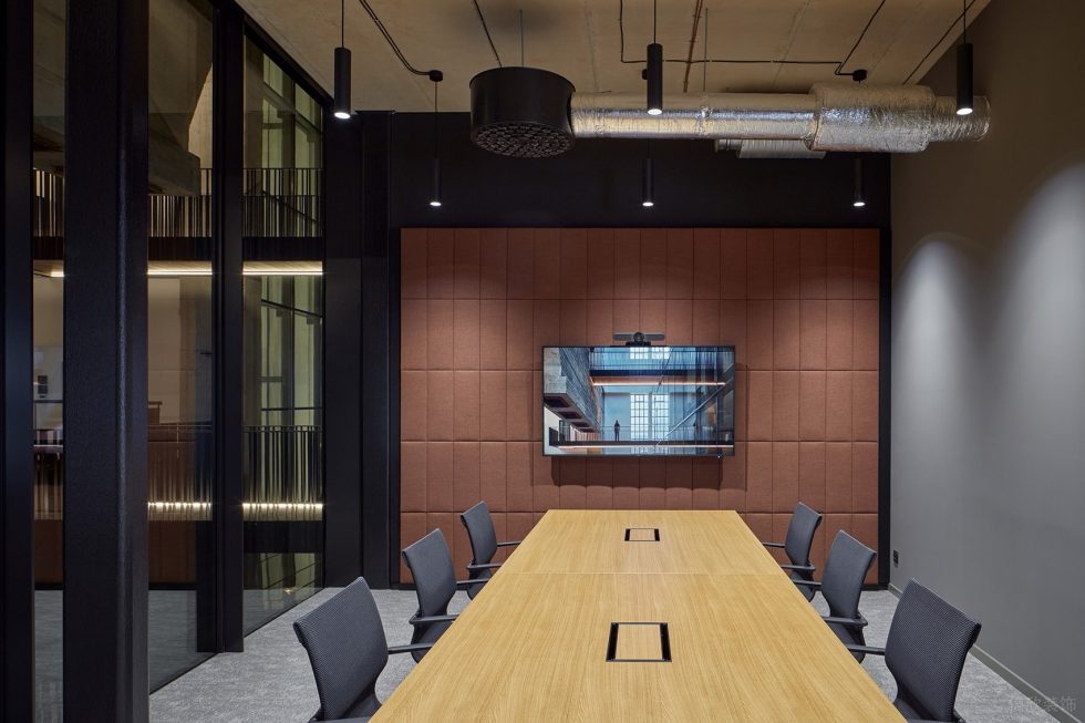 深色工業風辦公室裝修設計暖灰色商務洽談室 深色工業風辦公室裝修設計暖灰色商務洽談室