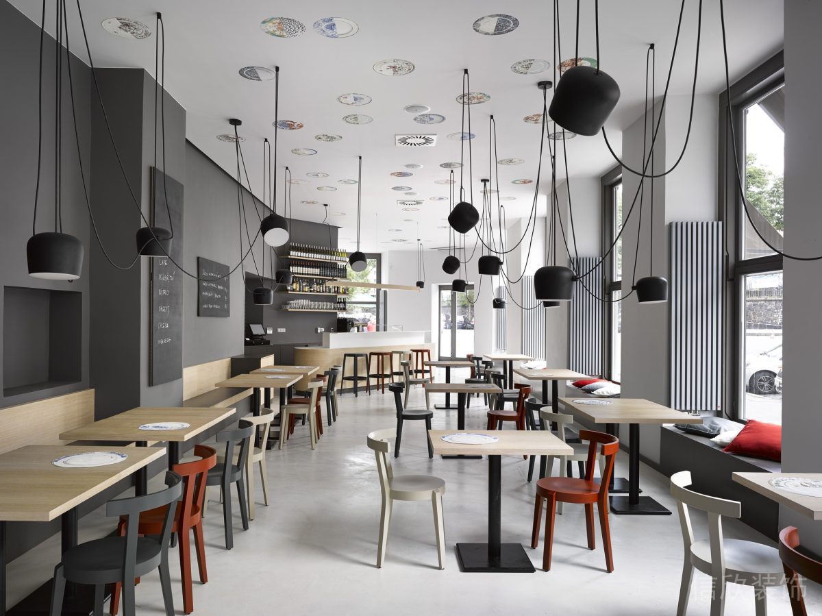 深圳南山區(qū)前海面包店餐區(qū)彩色餐桌椅裝修設(shè)計(jì)