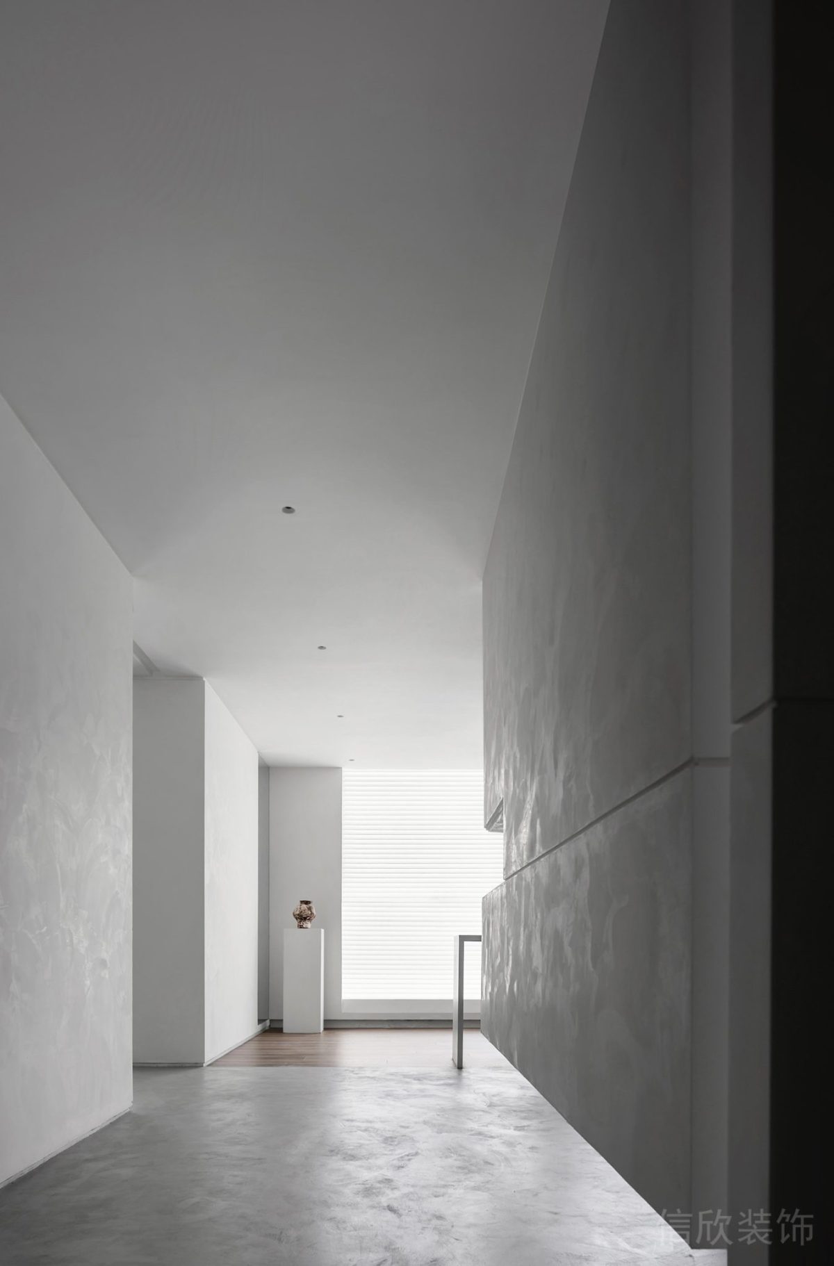 純白極簡(jiǎn)風(fēng)格辦公空間裝修過道設(shè)計(jì)