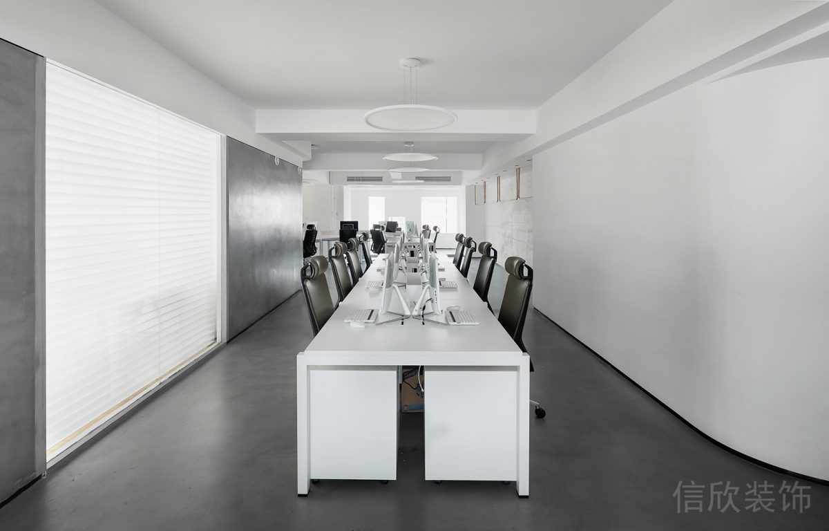 大平頂天花板工業(yè)風會議室