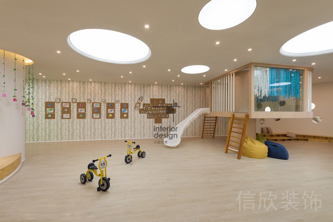 福田區(qū)財富大廈瓏瓏兒童培訓中心裝修設(shè)計大廳巨型筒燈