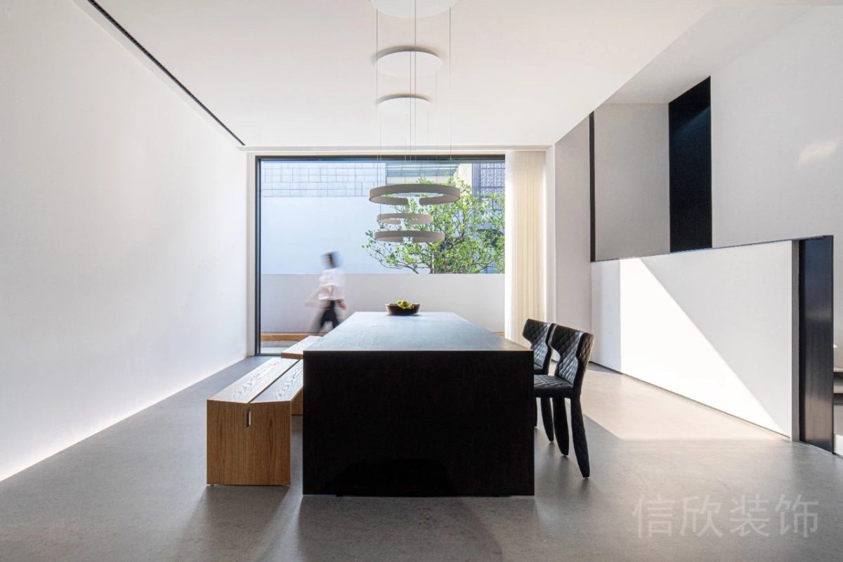 工作室洽談區(qū)域半墻隔斷墻體裝修設(shè)計