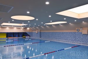 深圳市龍華區(qū)理想時(shí)代大廈同心游泳館裝修設(shè)計(jì)游泳室矩形圓形筒燈