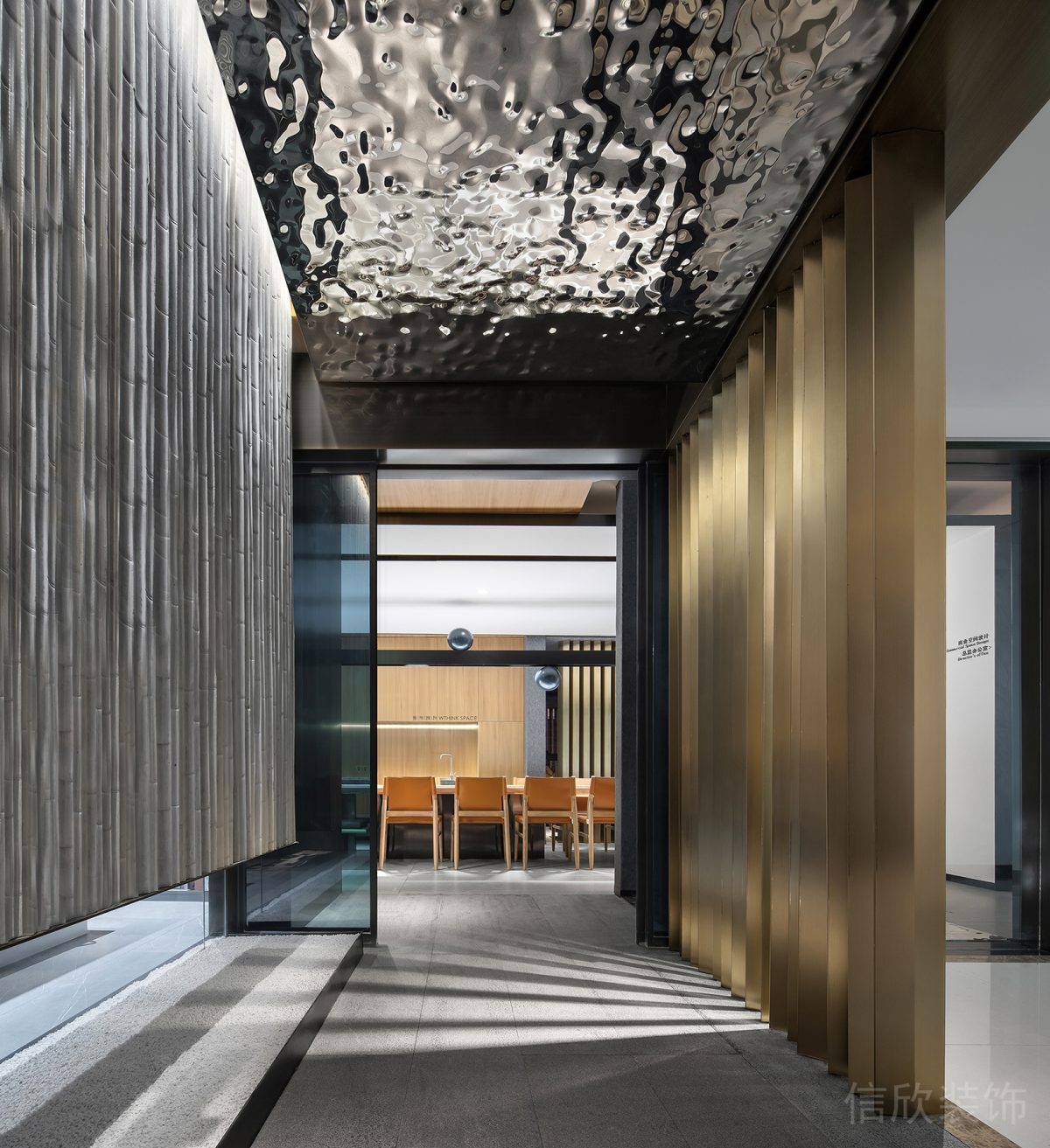 現(xiàn)代輕奢簡約風(fēng)辦公空間過道裝修設(shè)計