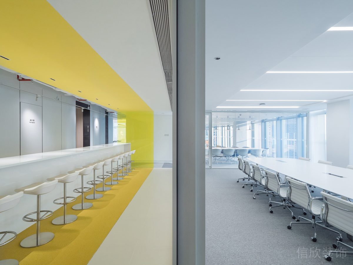 茶水間與會議室交界處辦公室走廊設(shè)計簡約風(fēng)效果圖