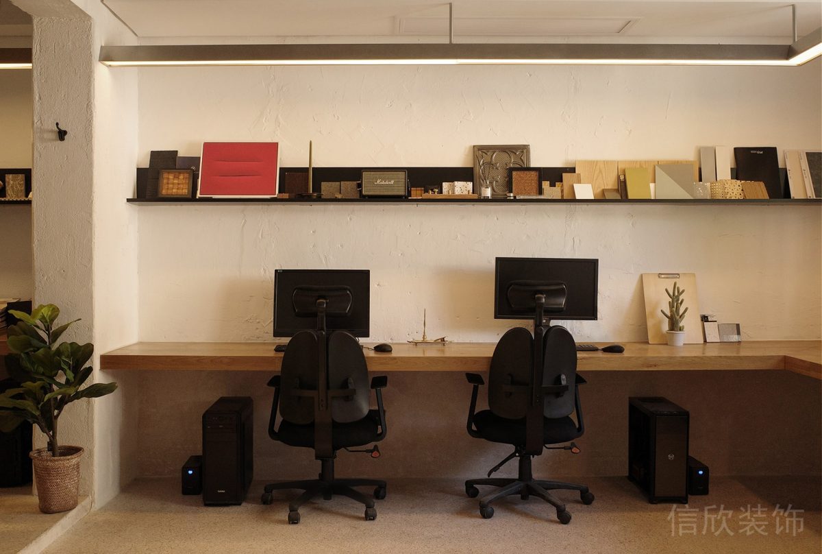 水泥白墻體木飾面l型墻體定制桌員工工作區(qū)域裝修設(shè)計(jì)